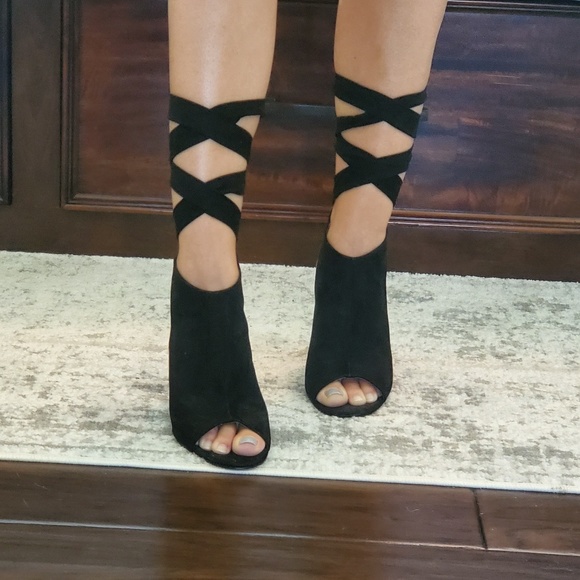 Lace-up Heels - Picture 1 of 4